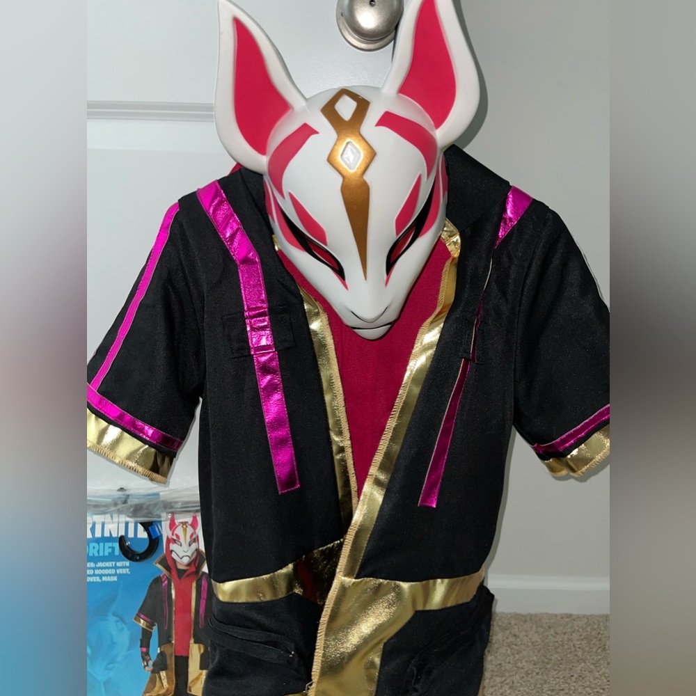 Youth XL Drift costume.